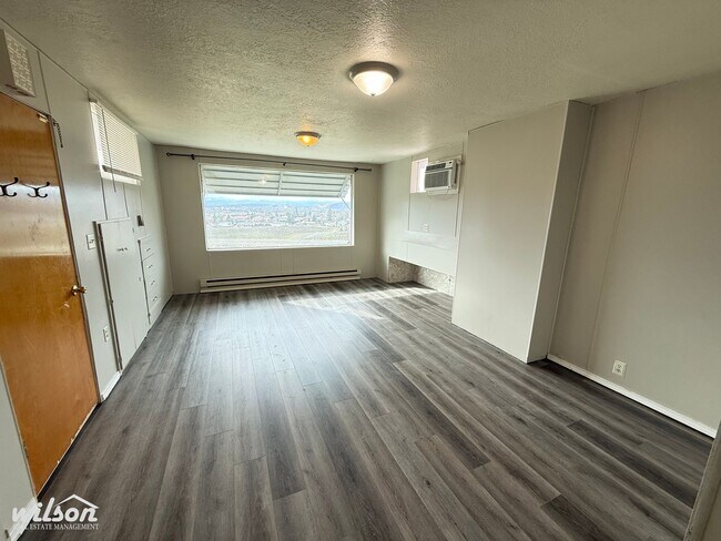 Building Photo - 216 S 49th St