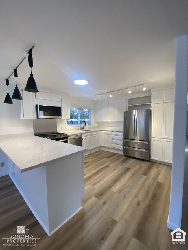 Building Photo - Updated 3bd+ Home In Glen Ellen