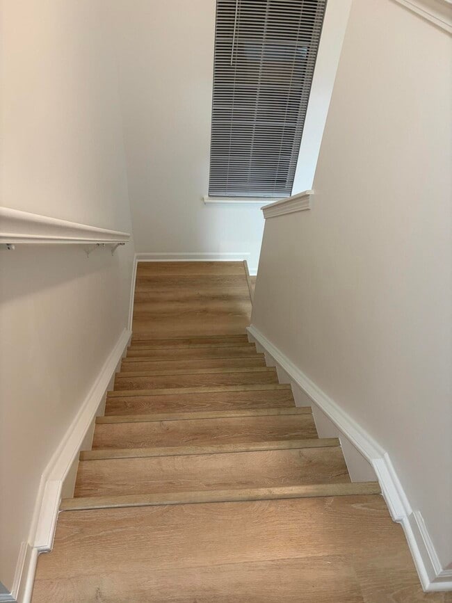 Building Photo - 3245 Reeves Dr