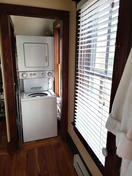 Stacking Washer/Dryer - 25 Beech St