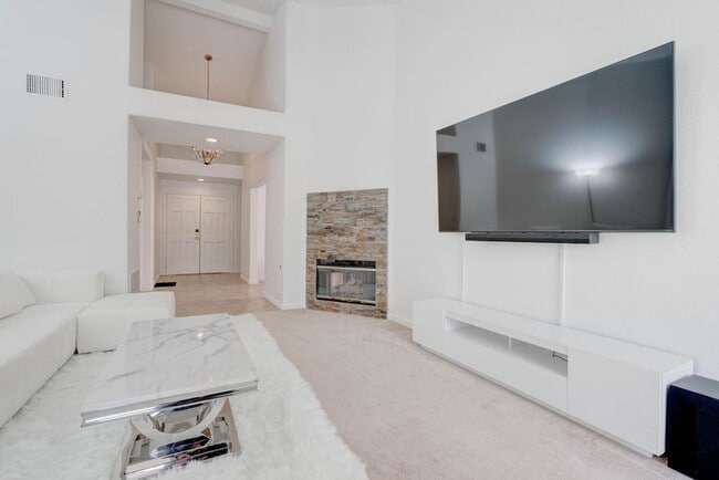 Building Photo - 3238 Brookfield Dr