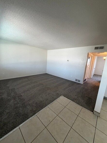 Building Photo - 3044 N Fruit Ave