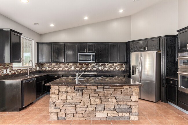 Building Photo - 10335 N Tall Cotton Dr