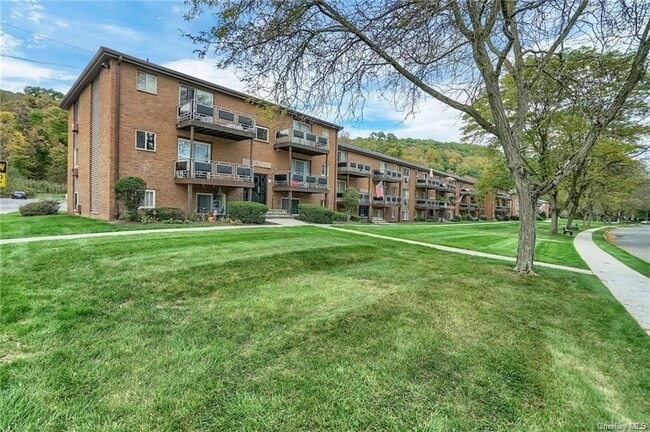 Primary Photo - 15 Tanager Rd