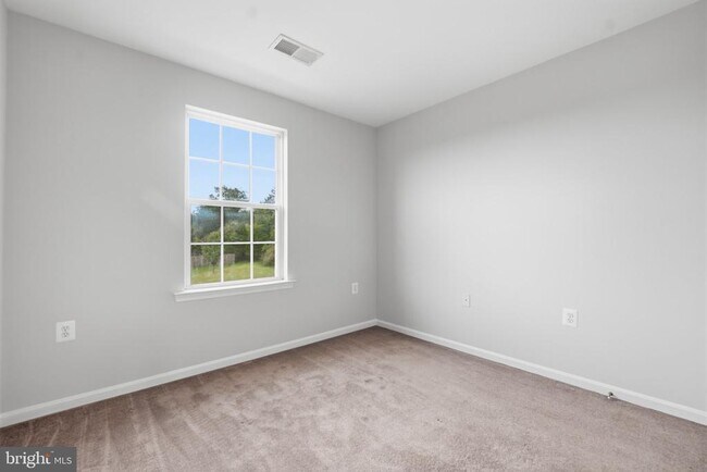 Building Photo - 899 Stonefield Square NE