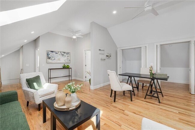 Building Photo - 148 Evergreen St