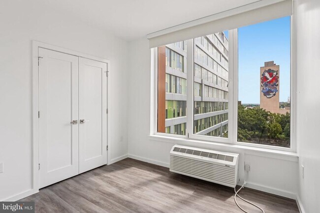 Building Photo - 1201 Vine St