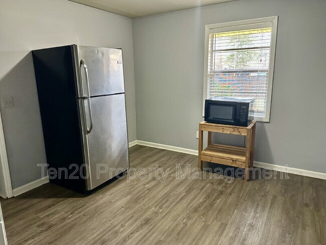 Building Photo - 6219 Stoneway Dr