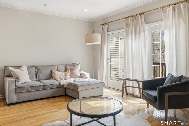 Building Photo - 570 Danbury Rd