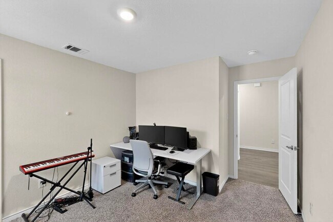 Building Photo - 504 Willow View Way