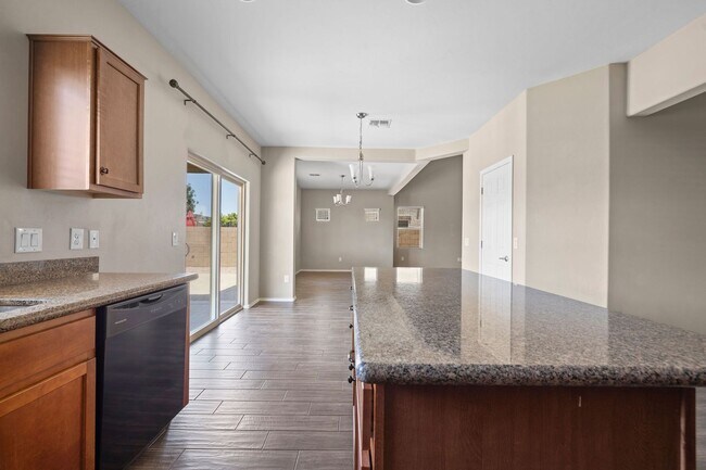 Building Photo - Beautiful 3 Bedroom with Den Home in Sagua...