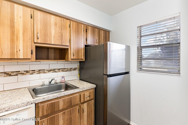 Building Photo - 204 Seminole Ave W