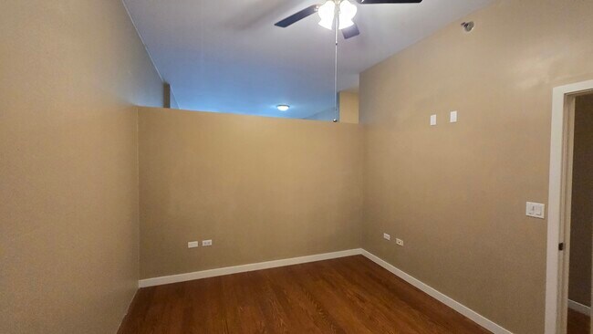 Building Photo - 235 W Van Buren St