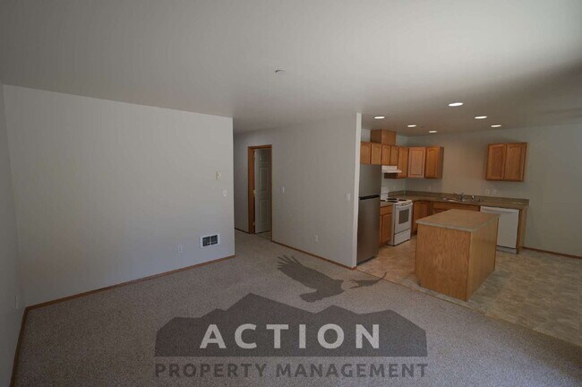 Building Photo - Super clean 2 bed 1 bath apartment in Port...