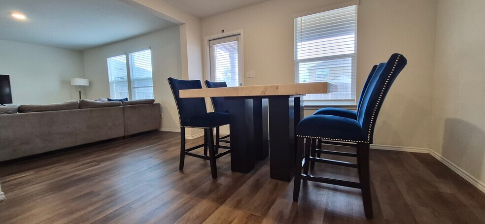 Building Photo - 5819 Rolling Gln