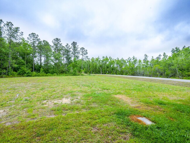 Building Photo - 551 Poppleton Dr