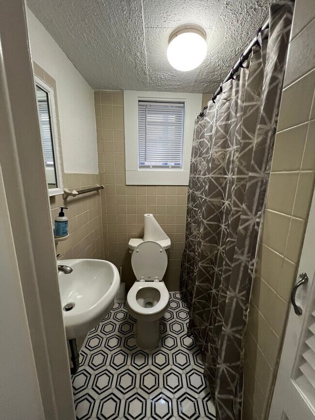 Building Photo - Modern 2 Bed. w/ additional office/small 3rd bedroom Passyunk Square Home w/ W/D, Central Air and...