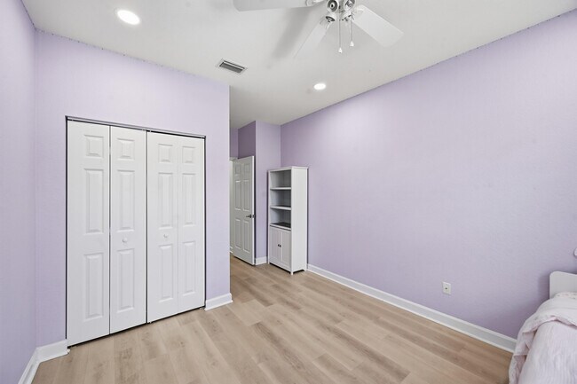 Building Photo - 10415 Wellington Parc Dr