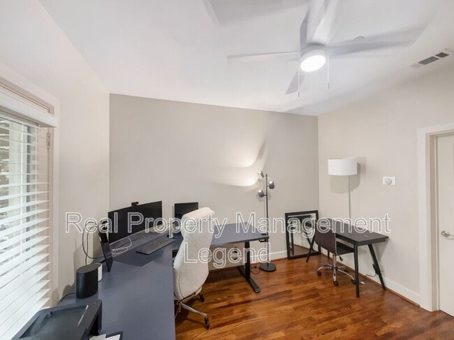 Building Photo - 15850 Quorum Dr