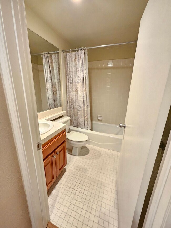 Building Photo - 2 BD/2BA Condo in the La Mesa Village