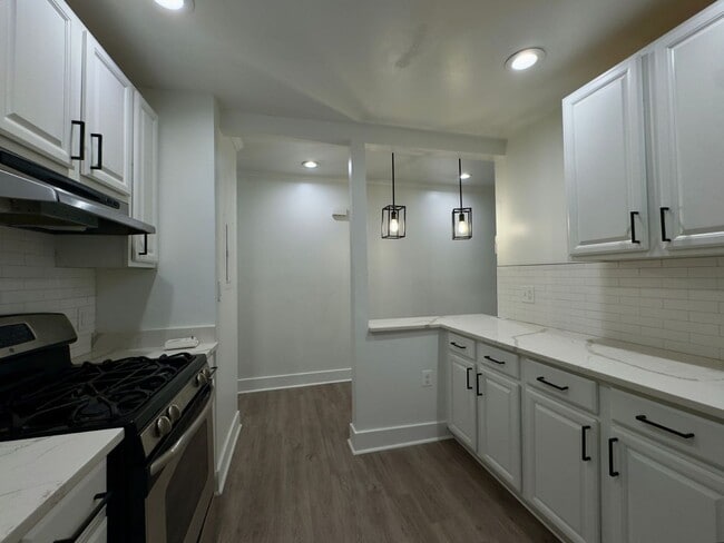 Building Photo - 807 Park Ave