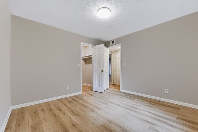 Building Photo - 1635 Line Cir