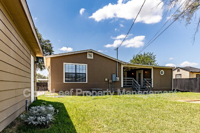 Building Photo - 2423 W Huisache Ave