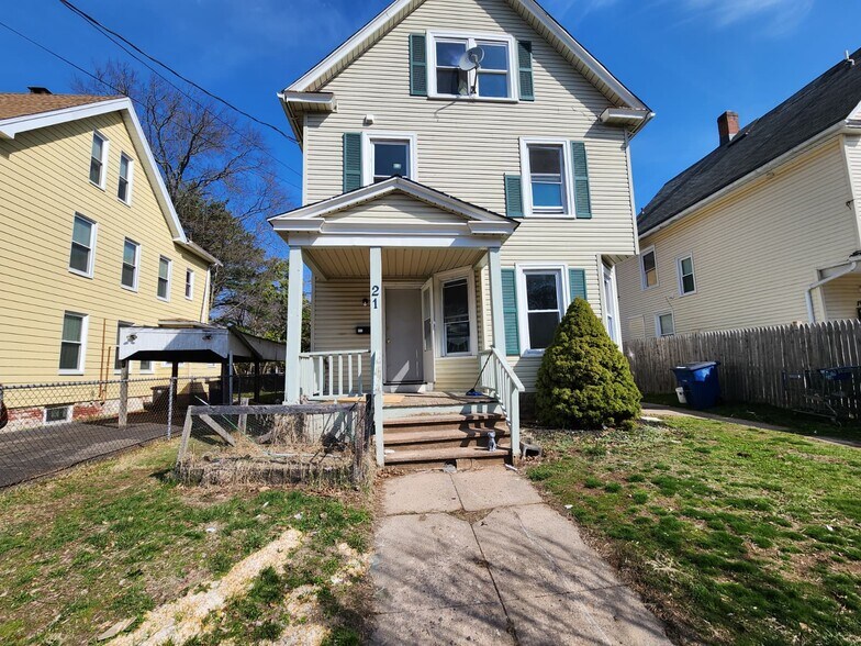 Building Photo - 21 Pond St