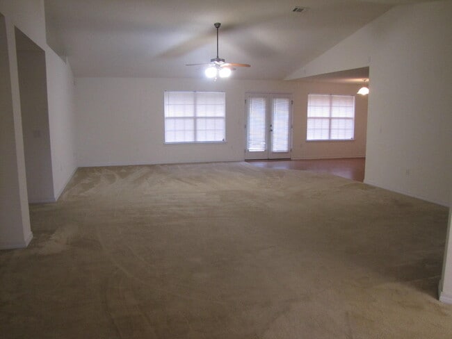 Building Photo - 181 Conquest Ave
