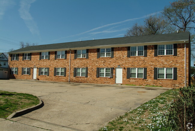 Building Photo - 2607 Gosnold Ave