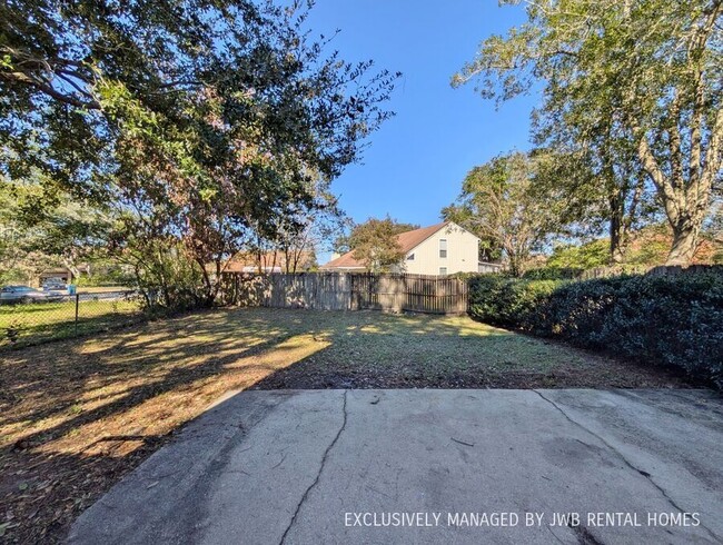 Building Photo - 11375 Fort Caroline Lakes Dr S