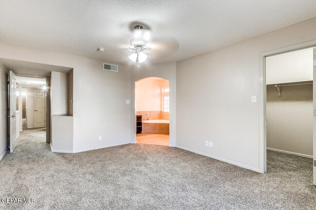 Building Photo - 10929 Northview Dr