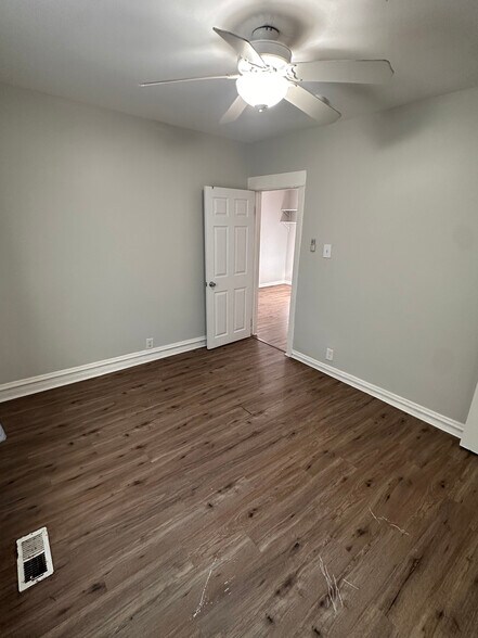 Bedroom - 1030 N Parkside Ave