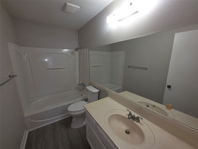 Building Photo - 21019 Western Valley Dr
