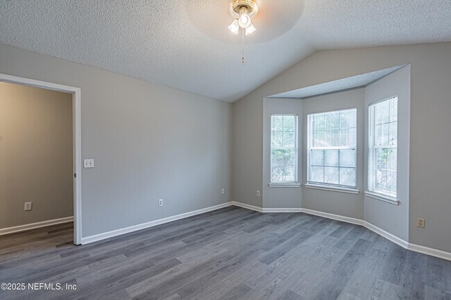 Building Photo - 1836 Manitoba Ct N