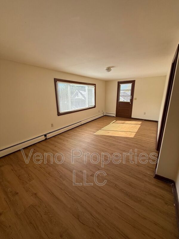 Building Photo - 40 Frost Pl