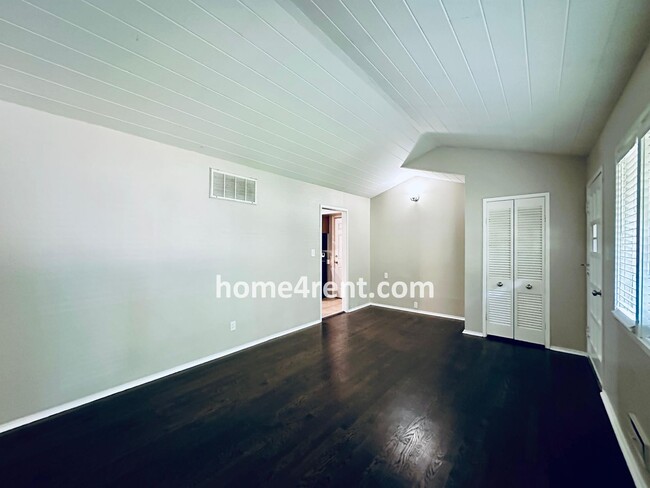 Building Photo - Attractive Prairie Village Ranch w/ FRESH ...