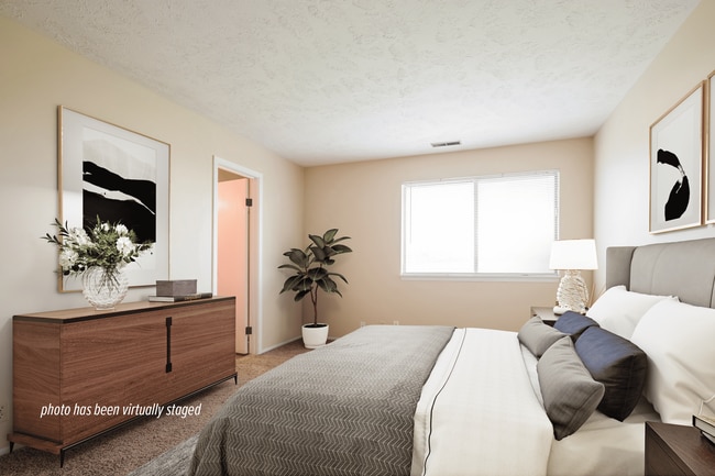 Spacious Principal Bedroom - Country Estates