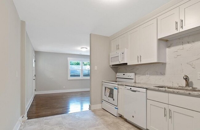 Building Photo - 116 N Hyde Park Ave