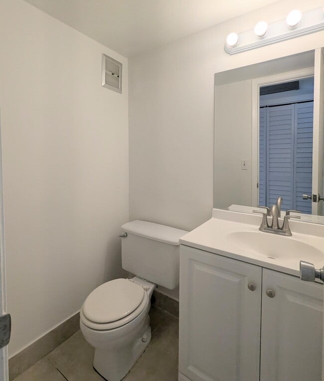 Building Photo - 60 Andover C