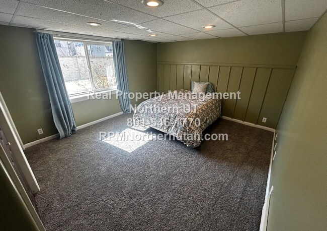 Building Photo - Large 5 bedroom home coming available in Layton