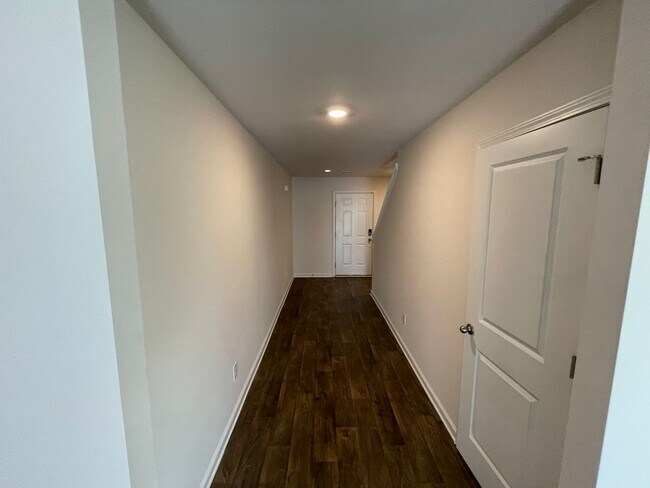 Building Photo - Complimentary Rent for a July ONLY Move in...