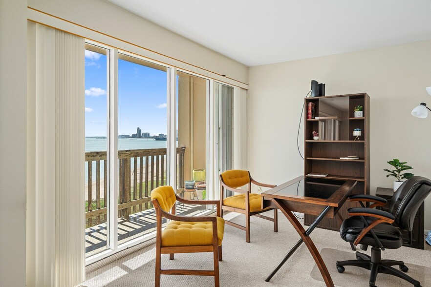 Building Photo - 4000 Surfside Blvd