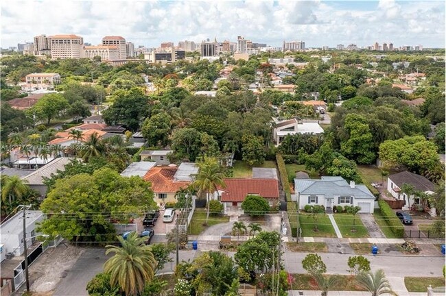 Building Photo - 3910 SW 2nd Terrace