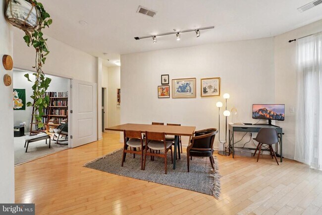 Building Photo - 1209 N Charles St