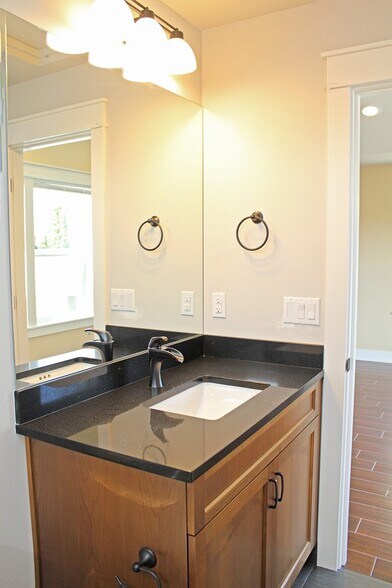 Building Photo - 3639 SE 73rd Ave