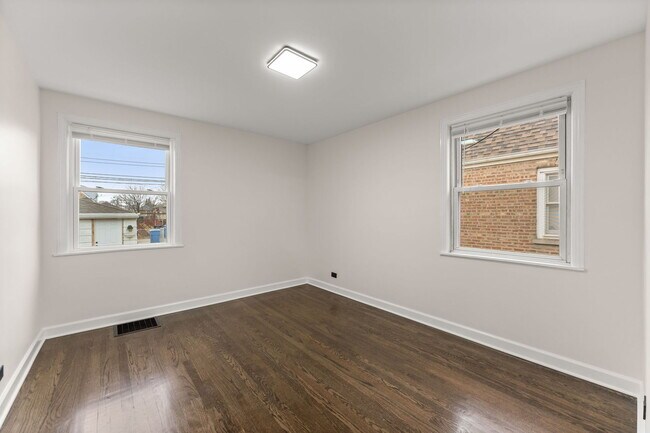 Building Photo - 5251 S Hamlin Ave