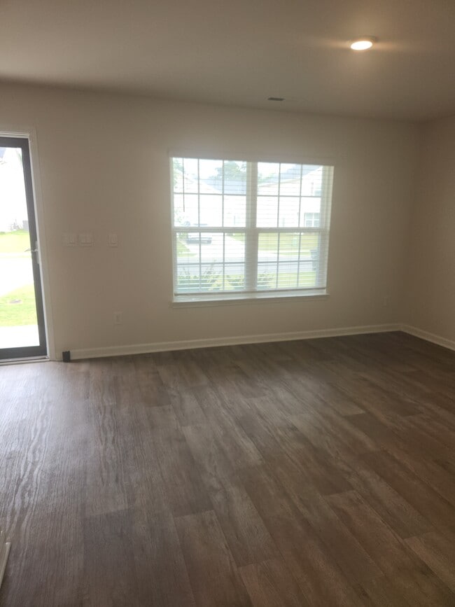Building Photo - 4517 Sandstone Dr