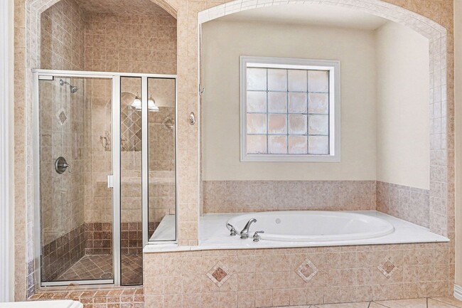 Building Photo - Beautiful home with classic styling, minutes away from Uptown, Oak Lawn, Cityplace, and Lower Gre...