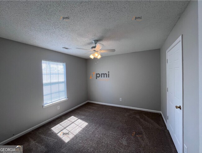 Building Photo - 6256 Serena Cv
